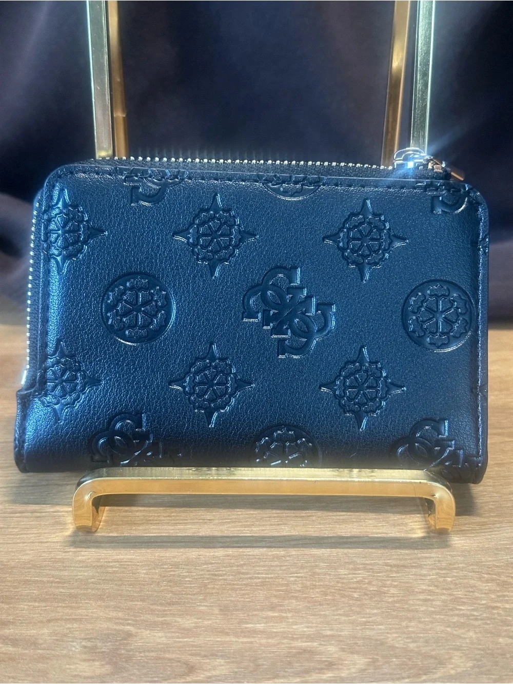 Guess compact bifold